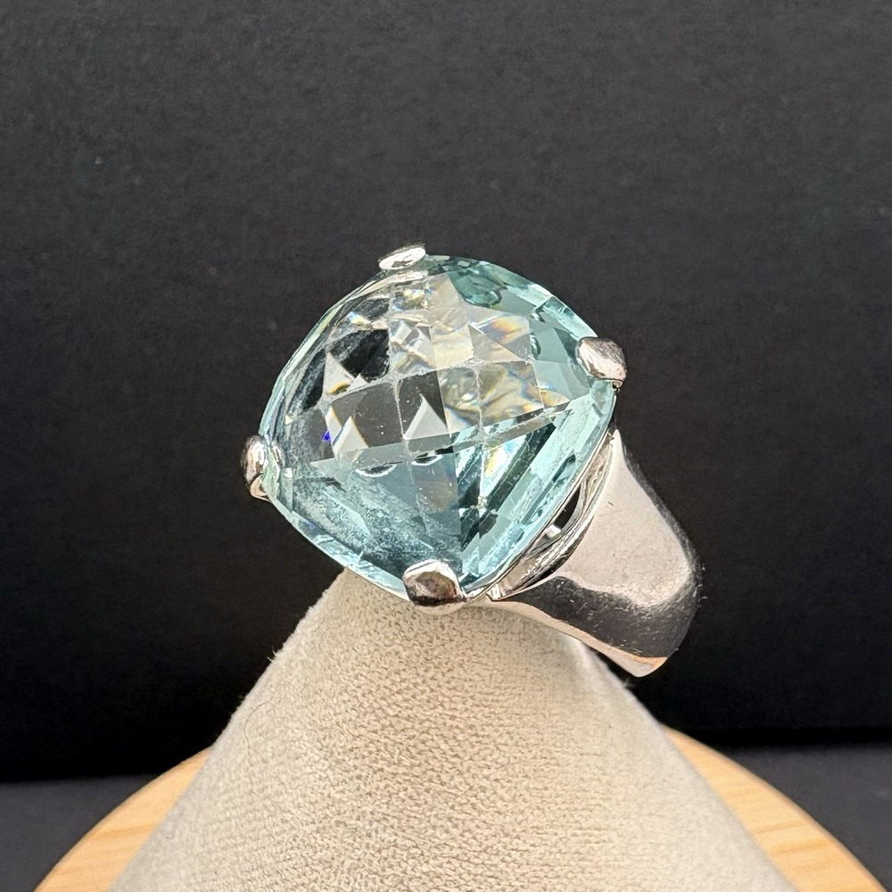 Swarovski Faceted Crystal Cocktail Ring Light Blue Size 8 Silver Tone Classic